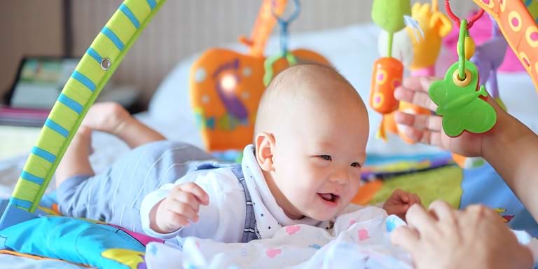By the time your kids reach four months old, they can more or less coordinate different senses, such as vision, touch and hearing. Parents can start to give them colorful toys that are made from different materials or those that can make a unique variety of sounds.