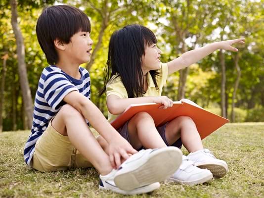 To help your kids enjoy a great start in life, it’s more important to cultivate their interest in reading rather than blindly pushing them to chase good grades.